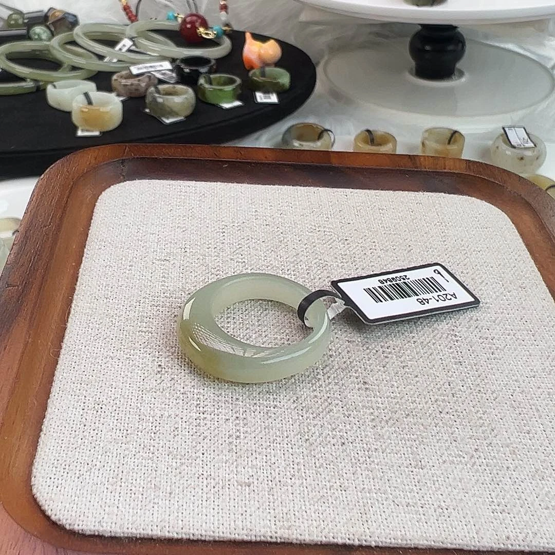 和田玉未镶嵌戒指w96青底馒头片17.0不退换