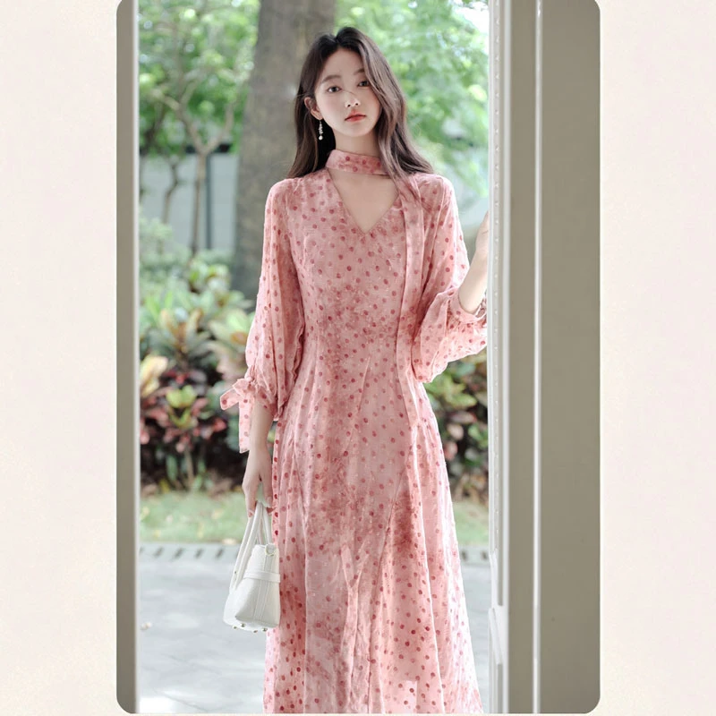 法式温柔风超好看V领波点收腰修身连衣裙大方得体绝美裤子25秋季