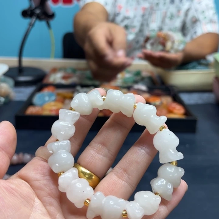 石英岩玉合金颈饰