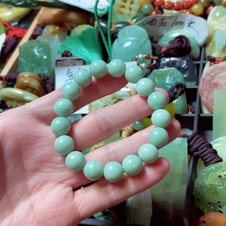 蛇纹石玉颈饰未镶嵌