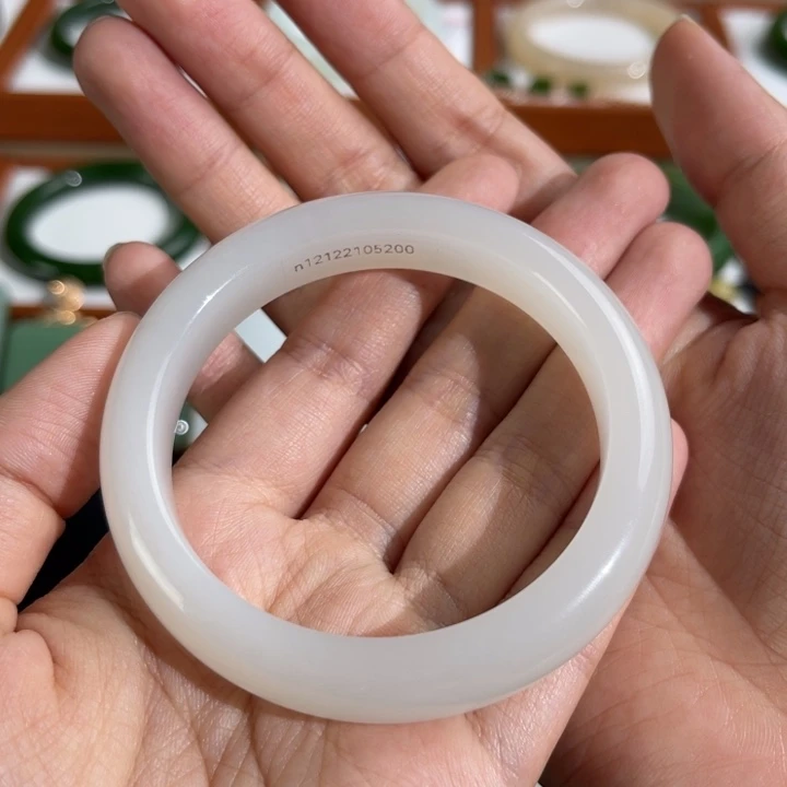 和田玉手镯未镶嵌v***v