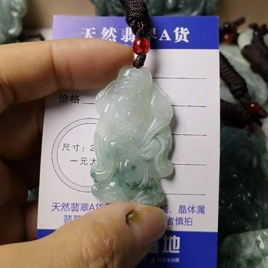 翡翠未镶嵌颈饰挂件