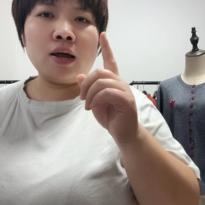 过膝袜黑咖2双。