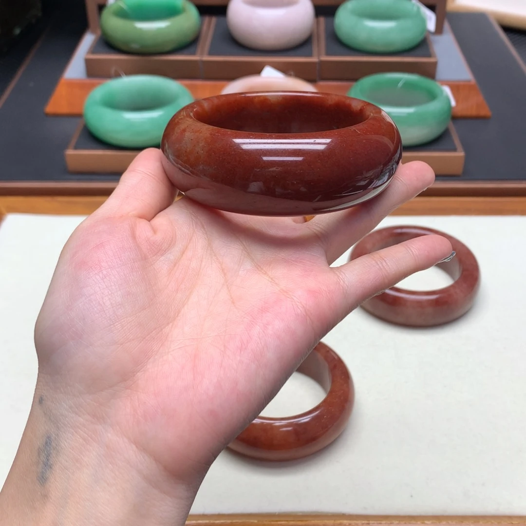 芳***华石英质玉（非洲翠）未镶嵌舍