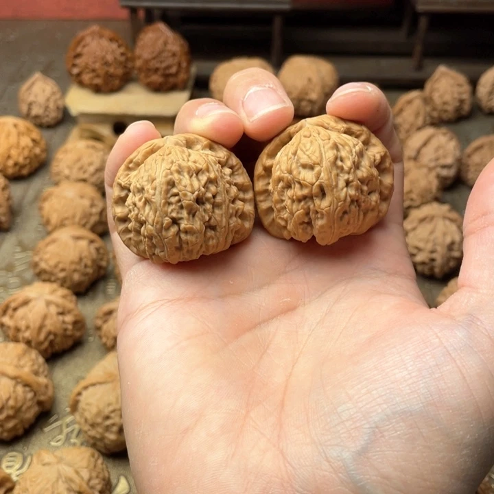 佳***.文玩核桃吊坠白狮子