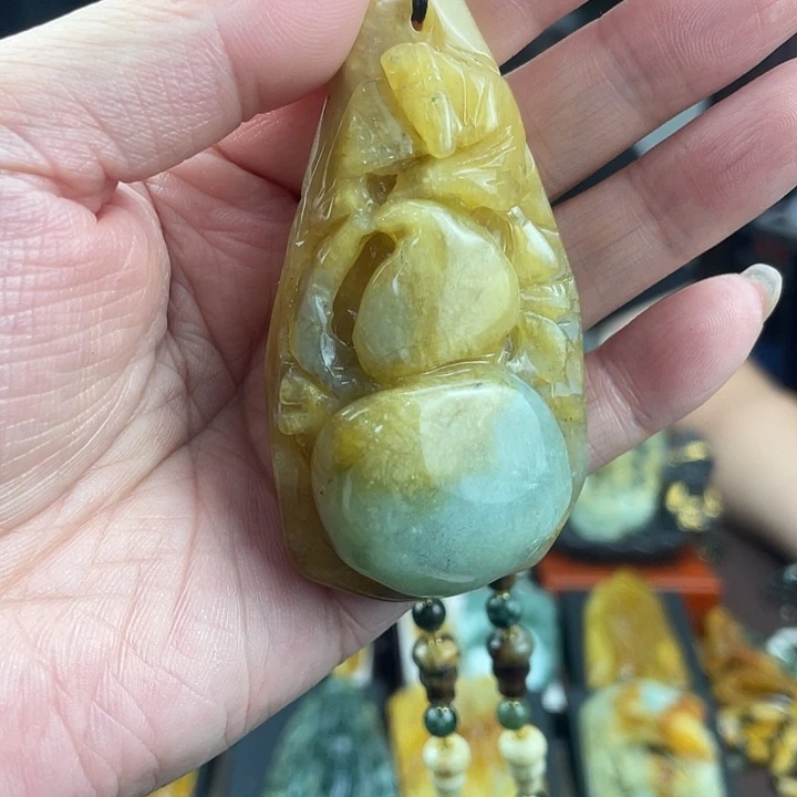蛇纹石玉未镶嵌颈饰
