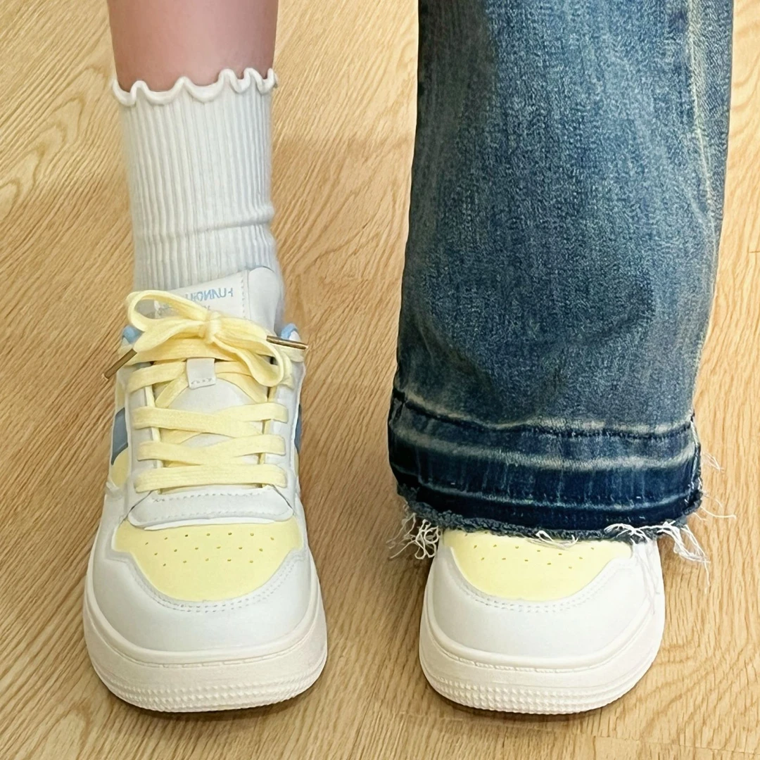 环球女鞋搭配小裙子板鞋女款2025秋季学生百搭鞋子低帮厚底休闲鞋