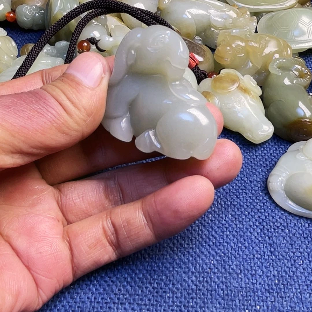 和田玉吊坠(不含链)未镶嵌快*?