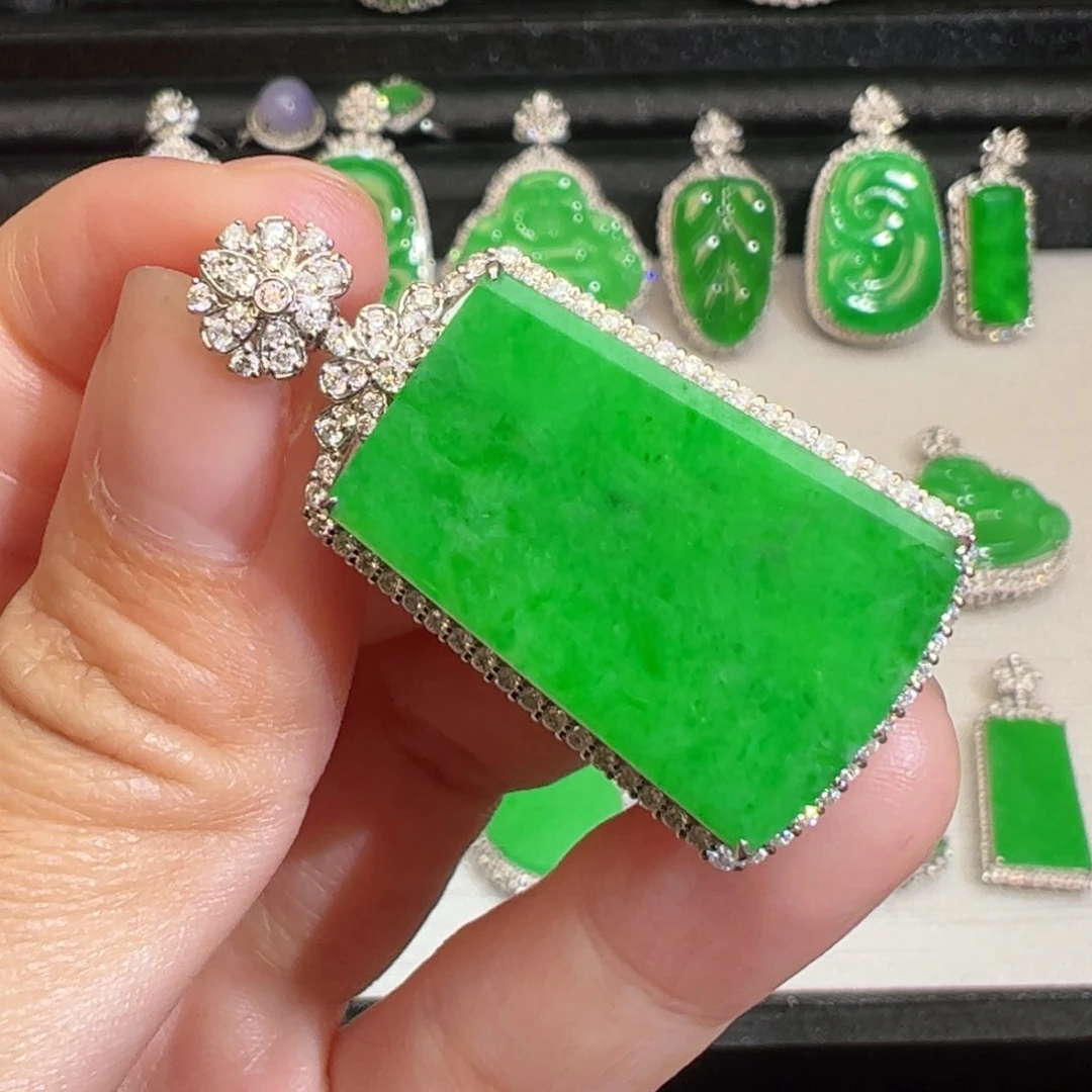 翡翠吊坠(不含链)18K金镶嵌