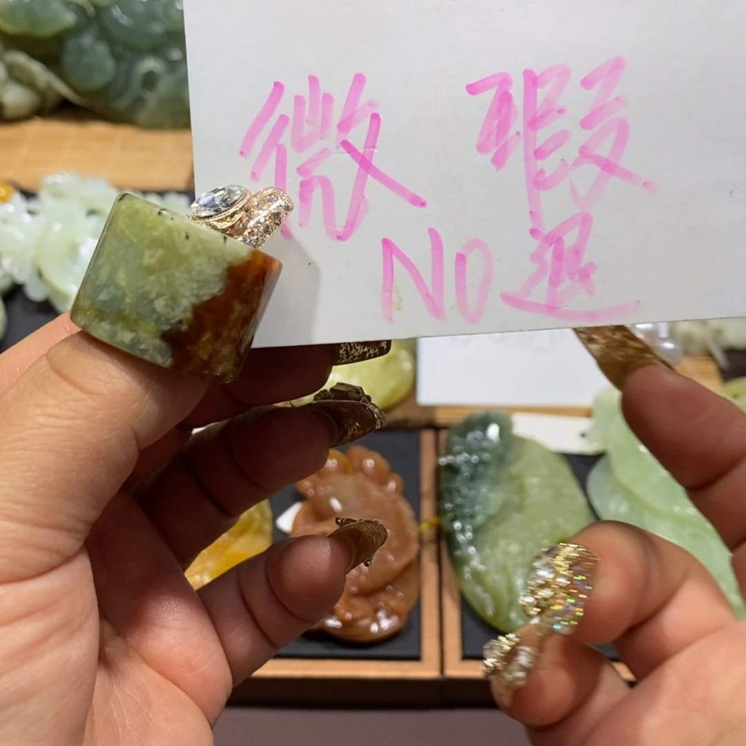 蛇纹石玉颈饰未镶嵌