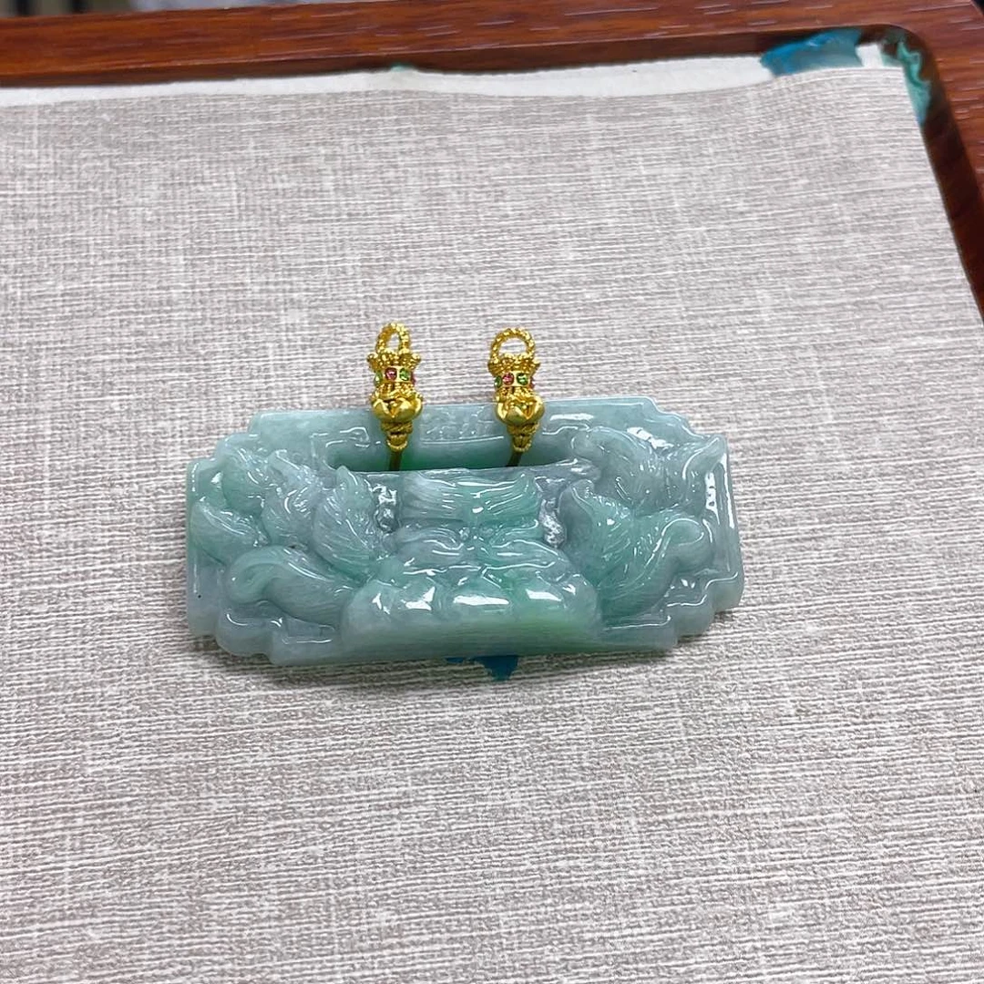 翡翠未镶嵌颈饰狐狐吊坠