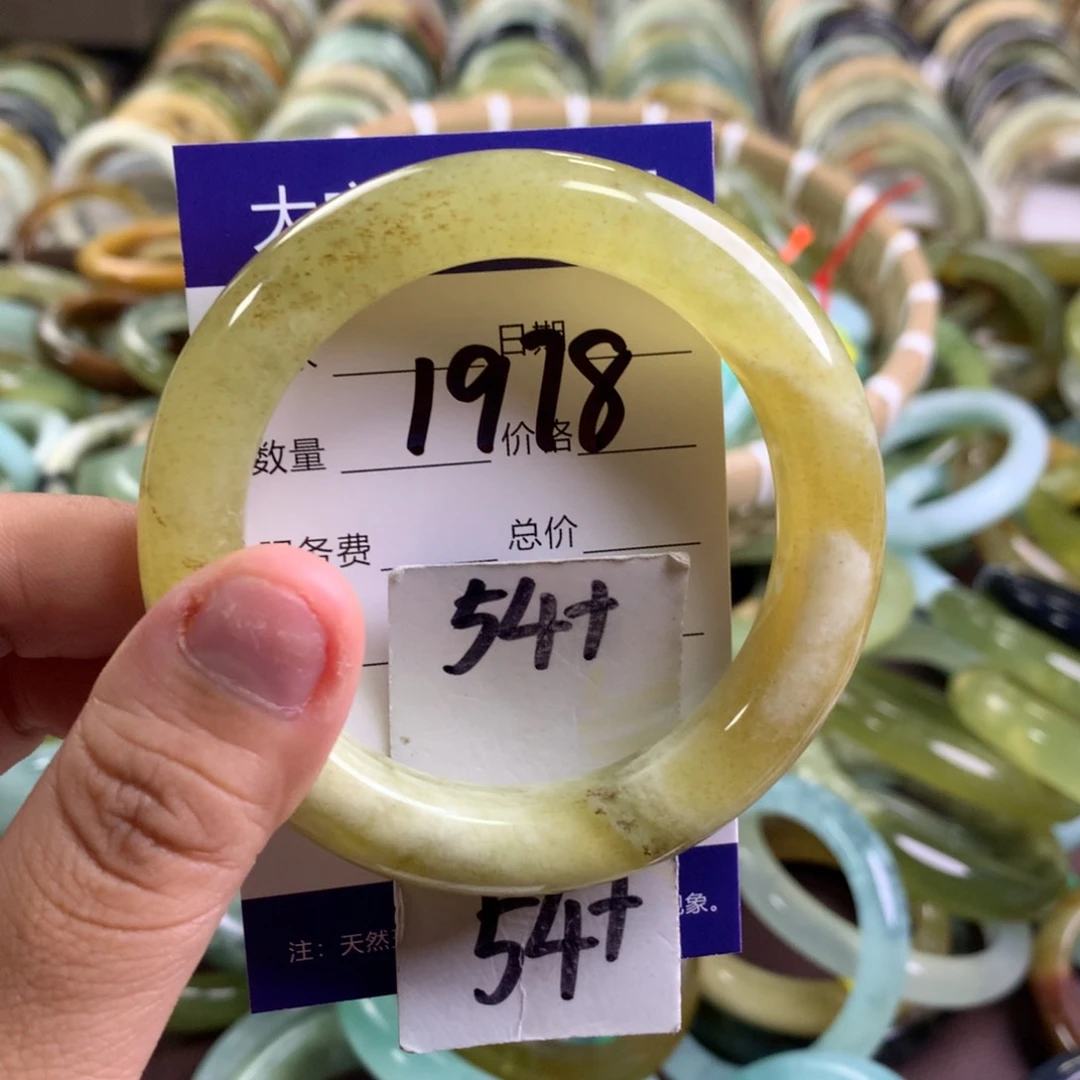 蛇纹石玉未镶嵌手镯1978