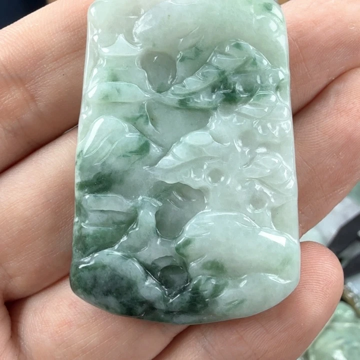 翡翠挂件未镶嵌翡翠