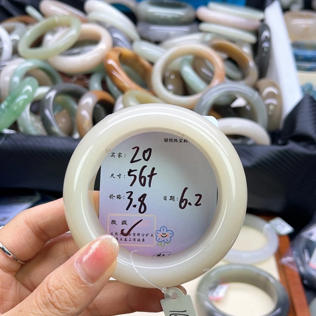 【闪购商品】石英质玉手镯未镶嵌冰*?