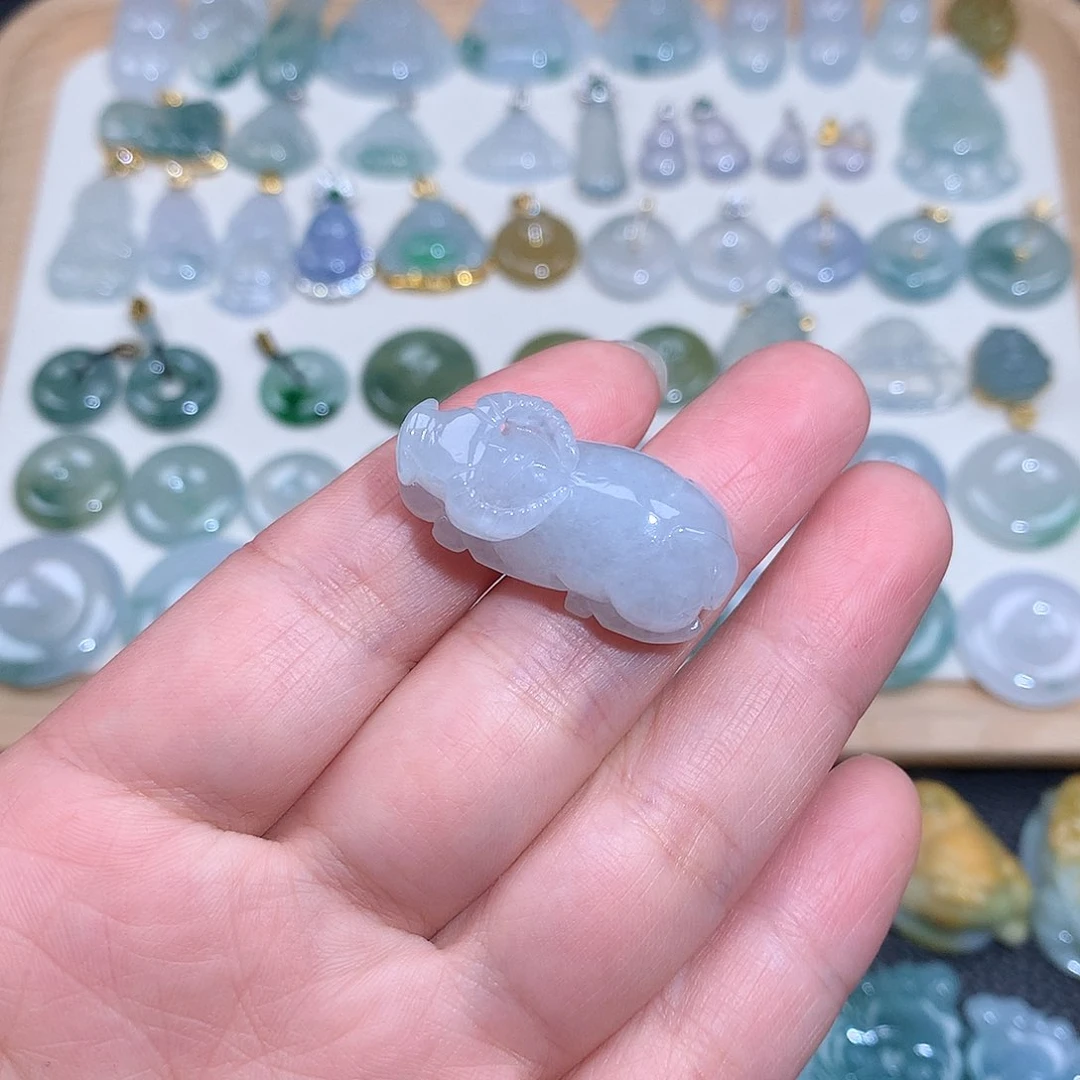 翡翠颈饰未镶嵌吊坠