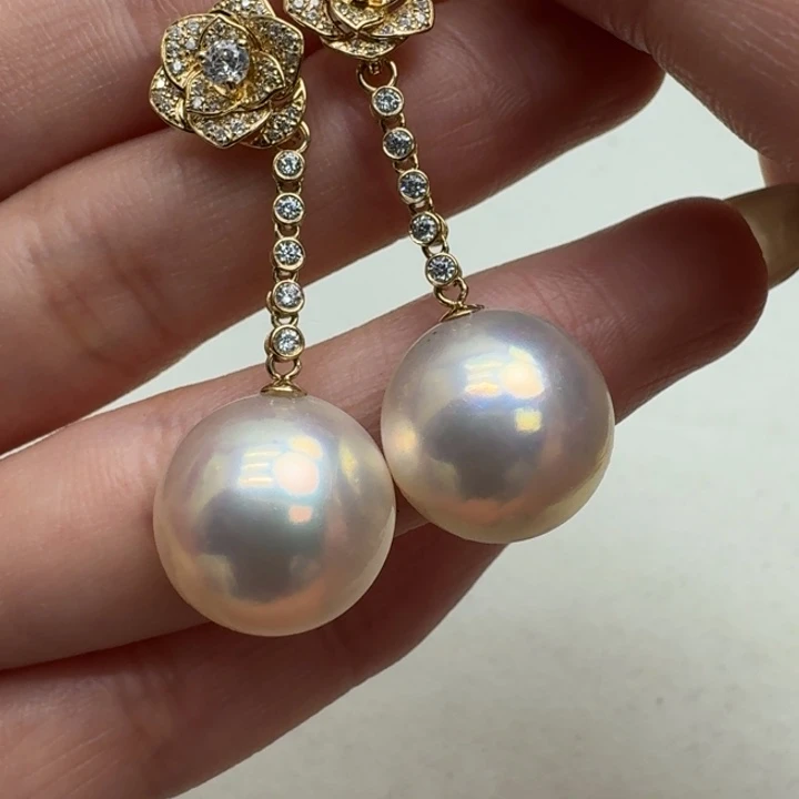 耳饰18K金镶嵌拼合珍珠（马贝珠）