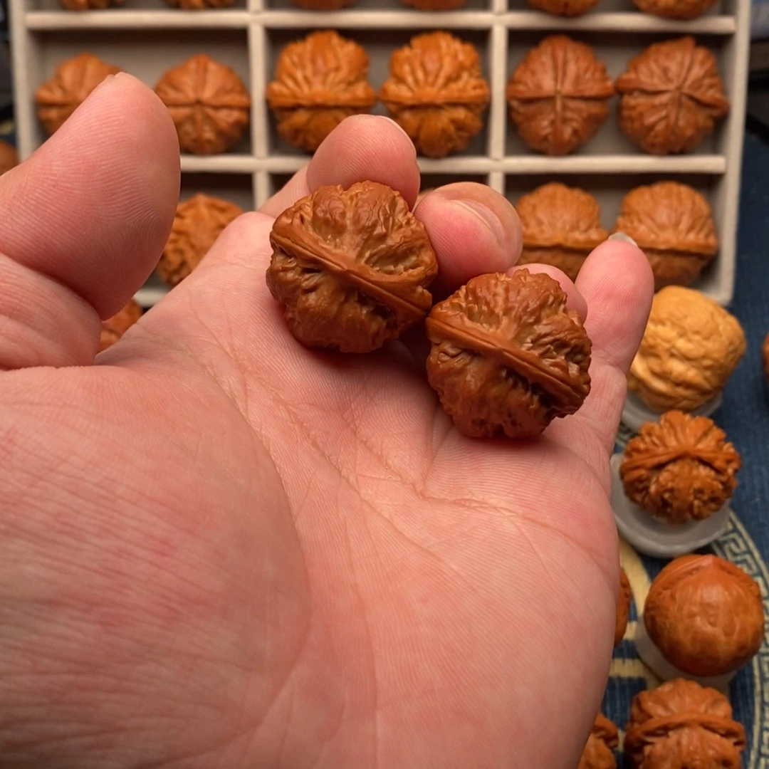 所***徒文玩核桃把件赤焰粗筋