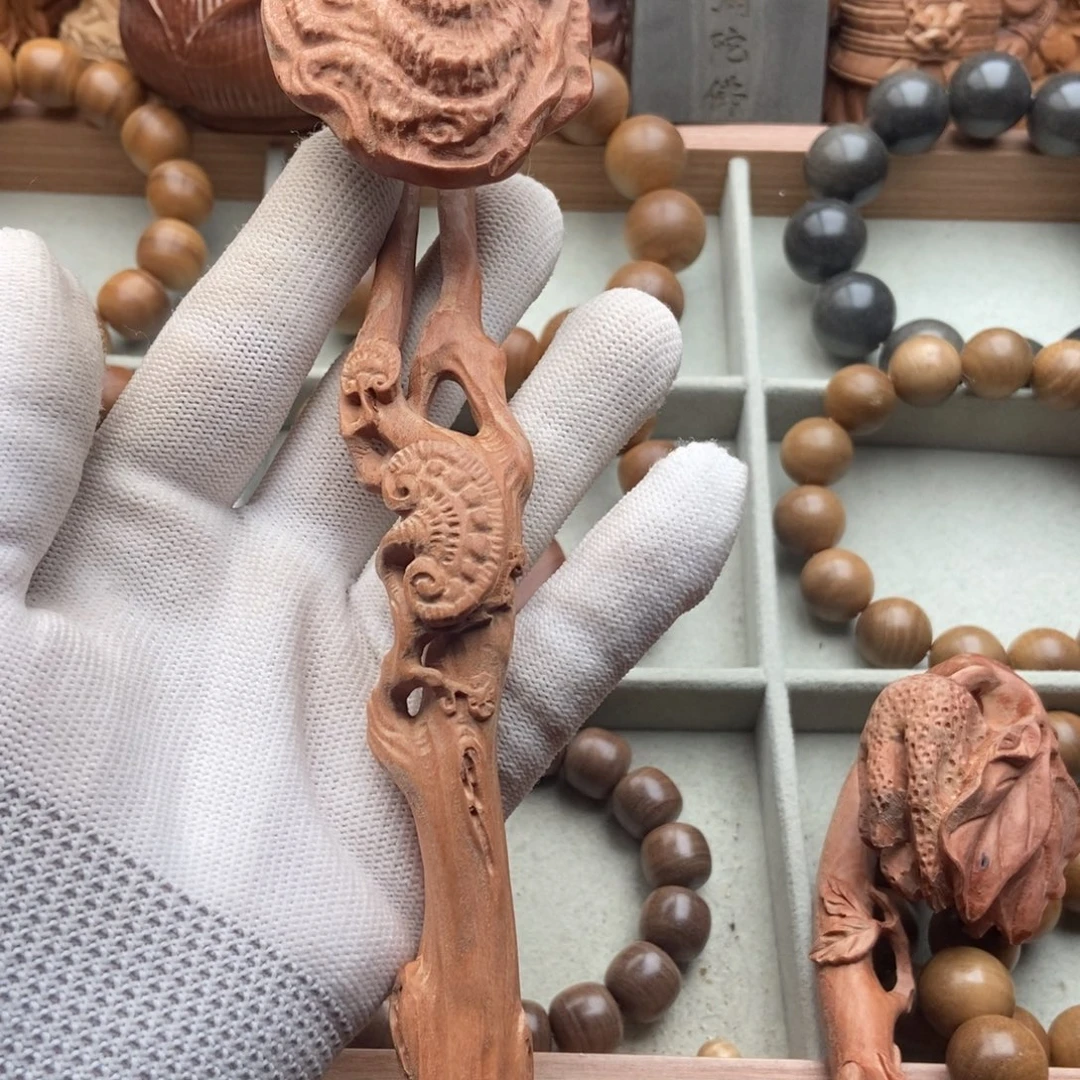 健***安檀香木其他老山檀香红肉奶香如意手把件