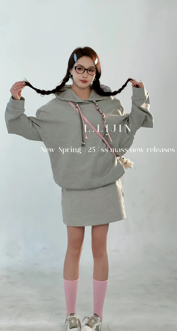 洛俪金2025早春新款卫衣