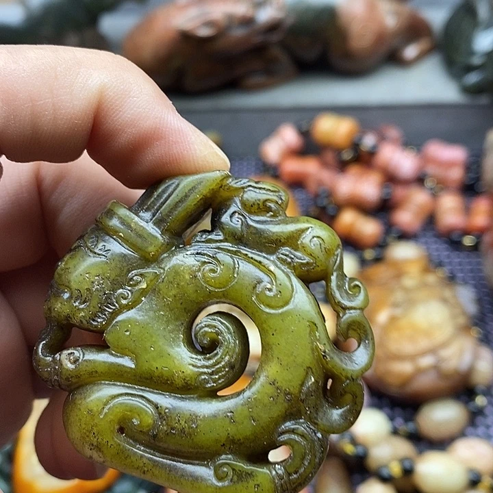 未镶嵌蛇纹石玉颈饰