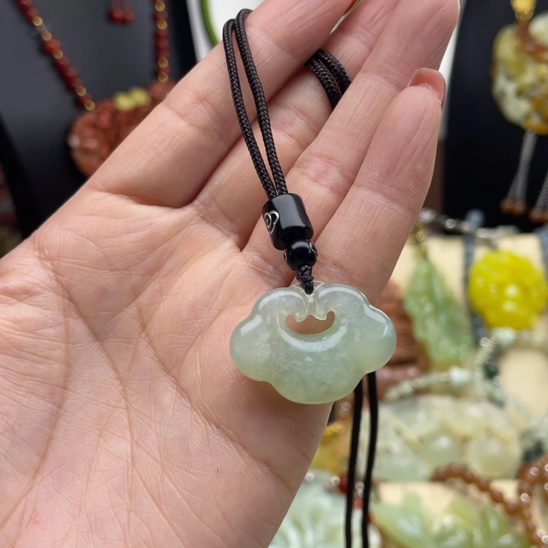 未镶嵌蛇纹石玉颈饰