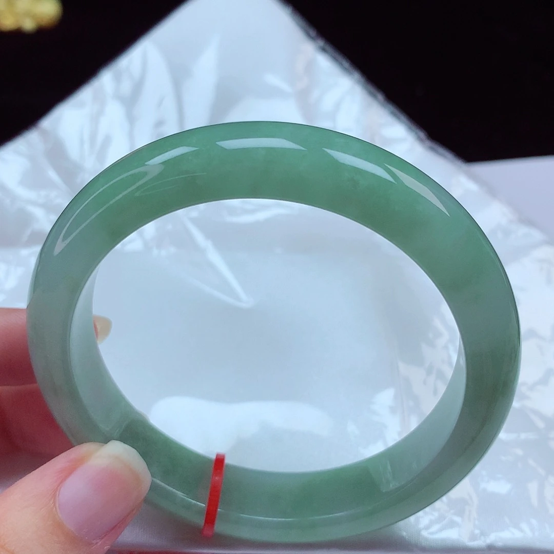 翡翠手镯未镶嵌天然