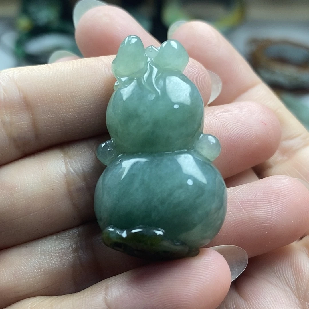 翡翠未镶嵌颈饰葫芦