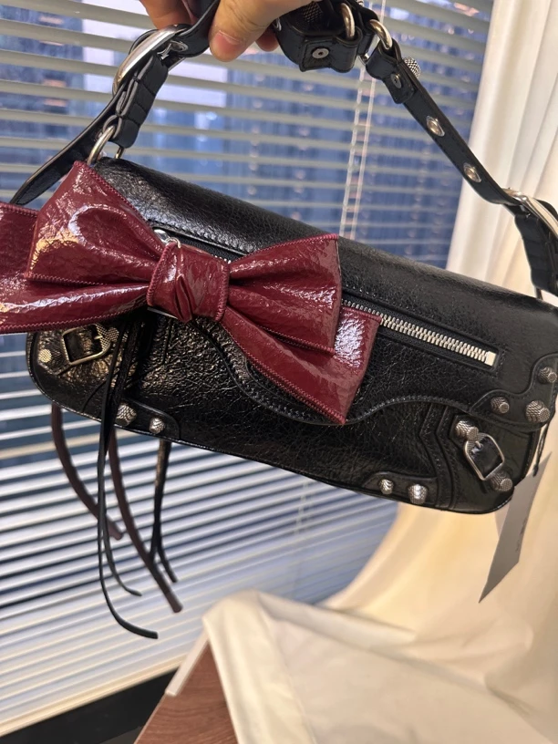 95新 Balenciaga/巴黎世家 时尚简约手提包大容量百搭单肩包