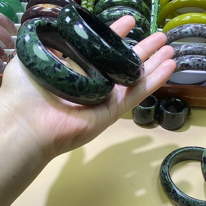 蛇纹石玉未镶嵌手镯8号