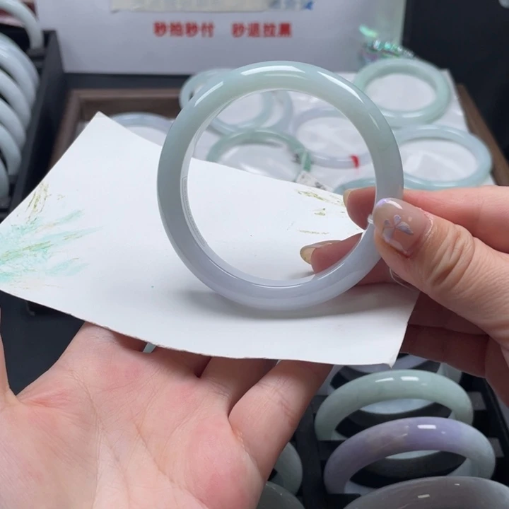 翡翠未镶嵌手镯正圈