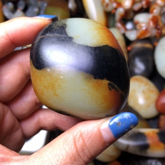 步***影和田玉未镶嵌珠宝奇石