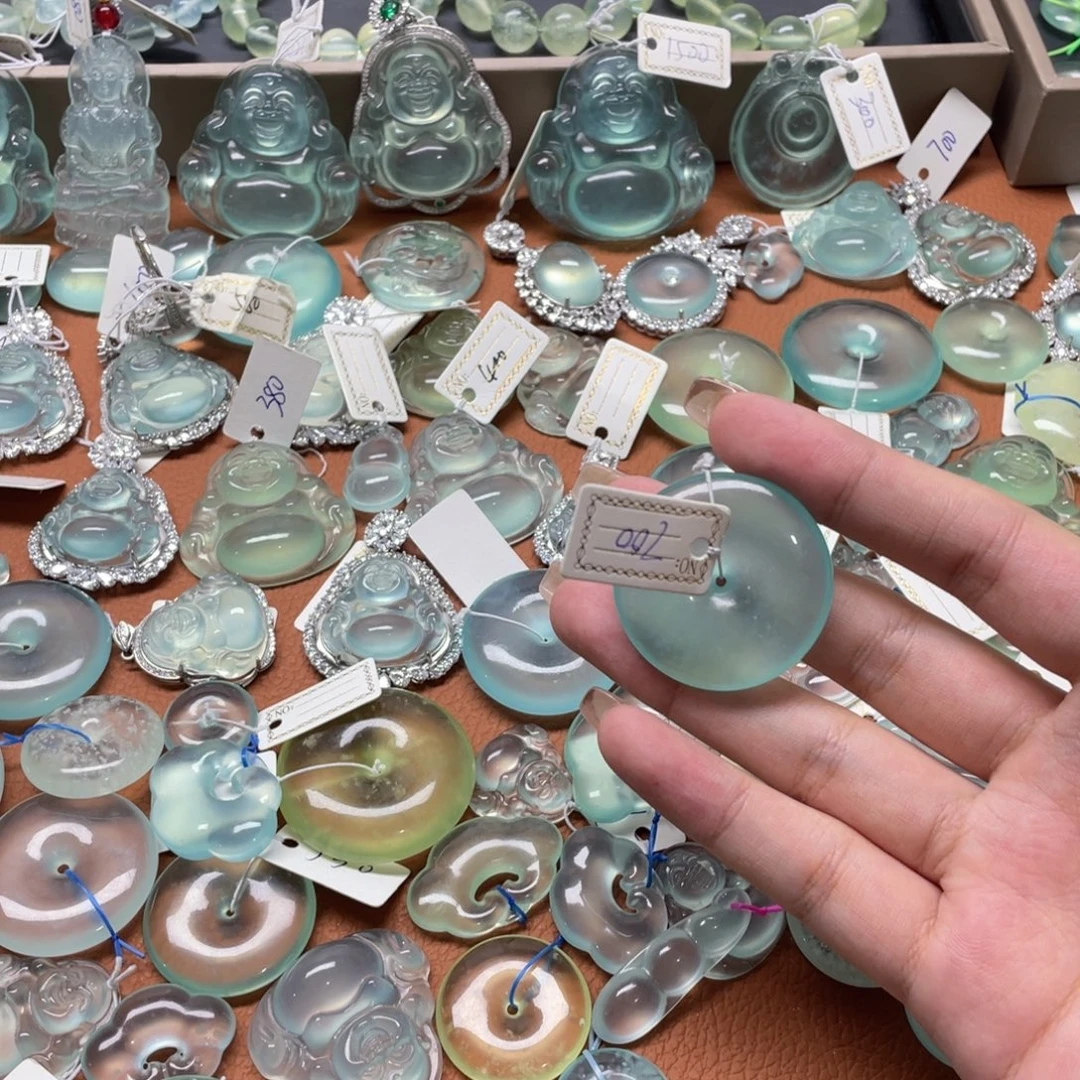 违***7蛇纹石玉未镶嵌颈饰