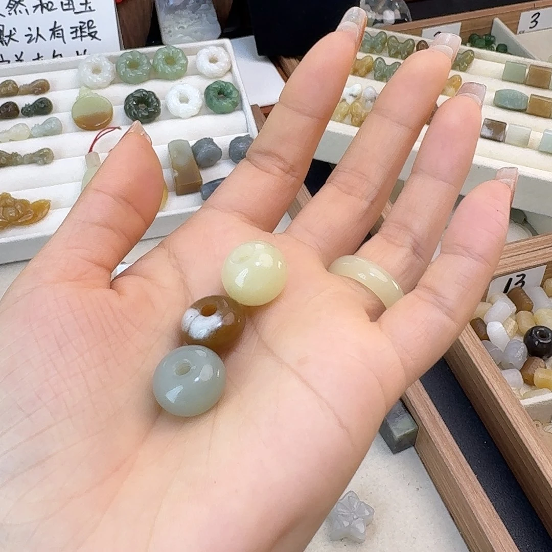 无***谓和田玉未镶嵌珠宝半成品