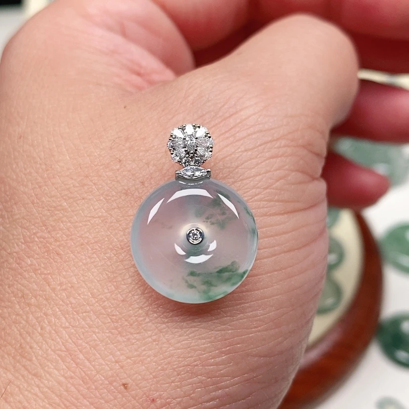 【闪购商品】颈饰18K金镶嵌翡翠