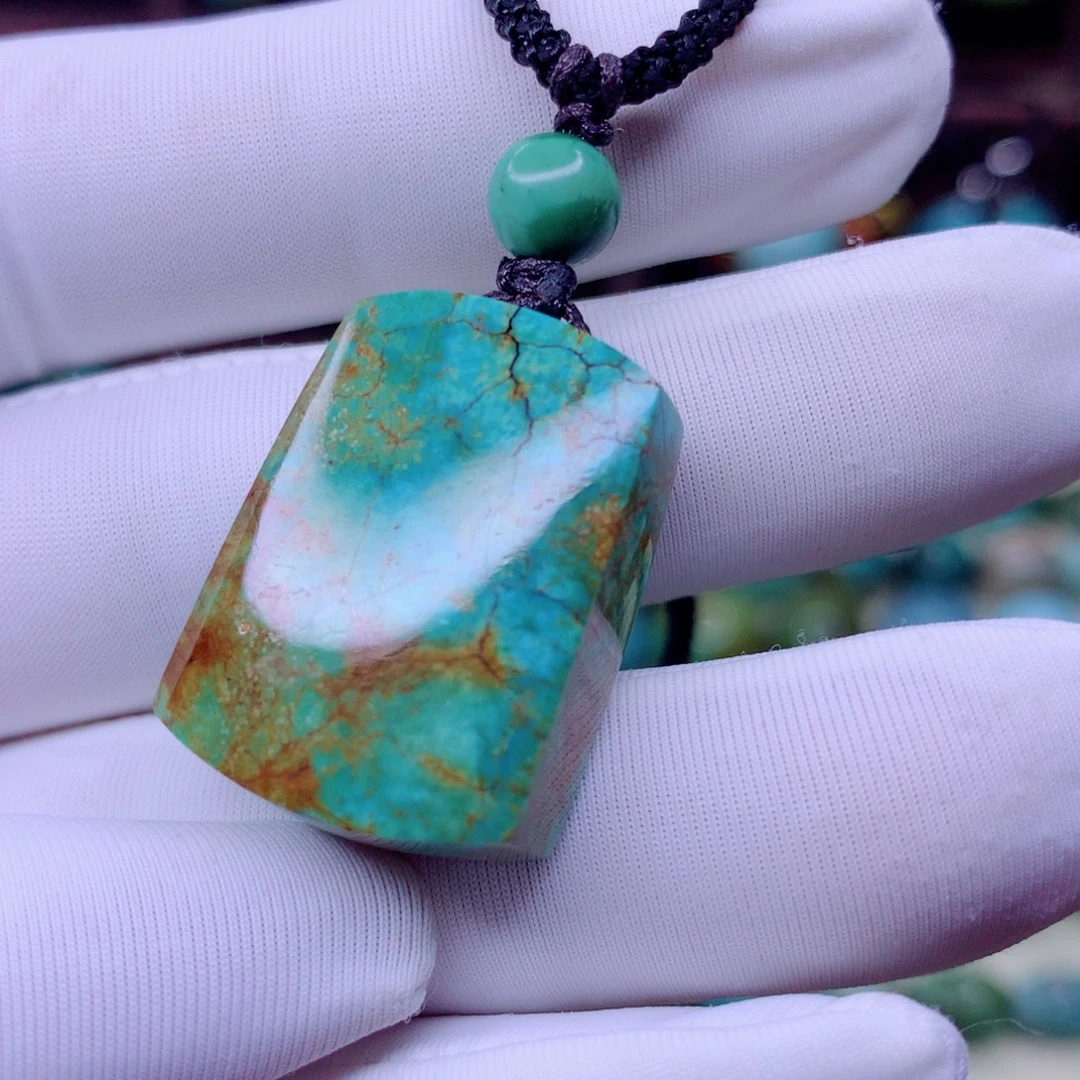 小***北绿松石未镶嵌颈饰