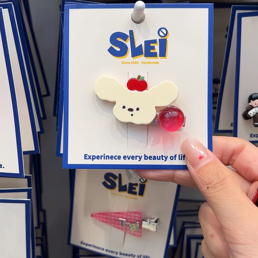 无非金属白色苹果狗