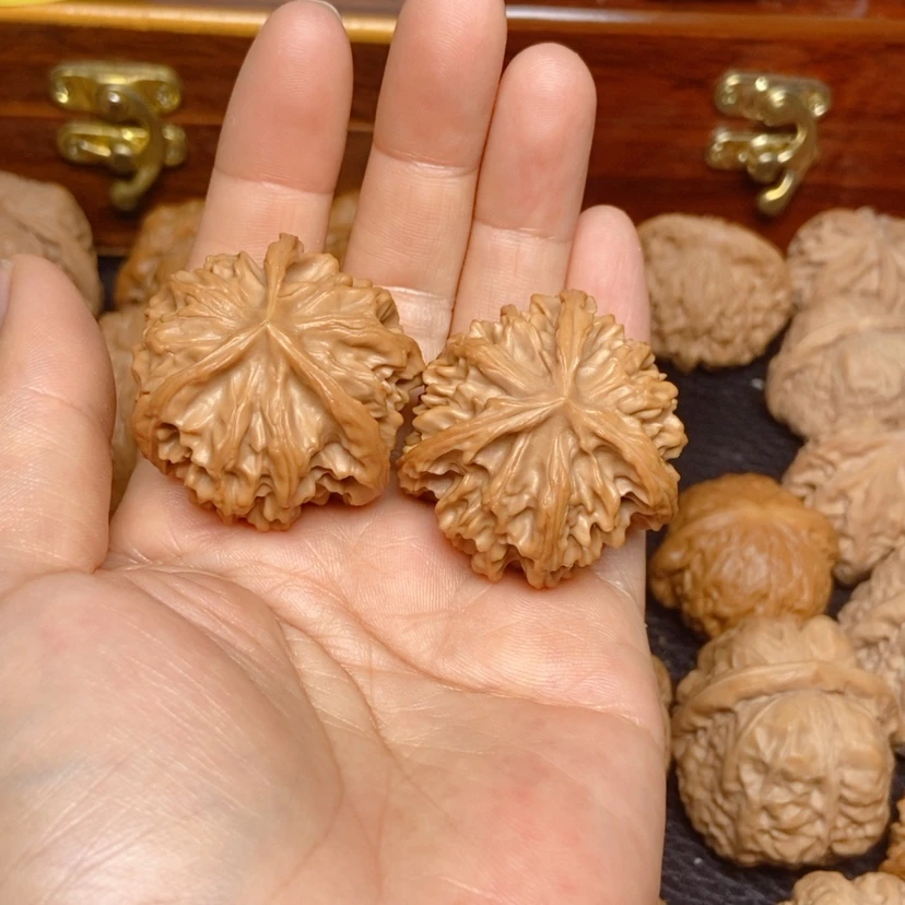 【闪购商品】吊坠文玩核桃C****白三棱37