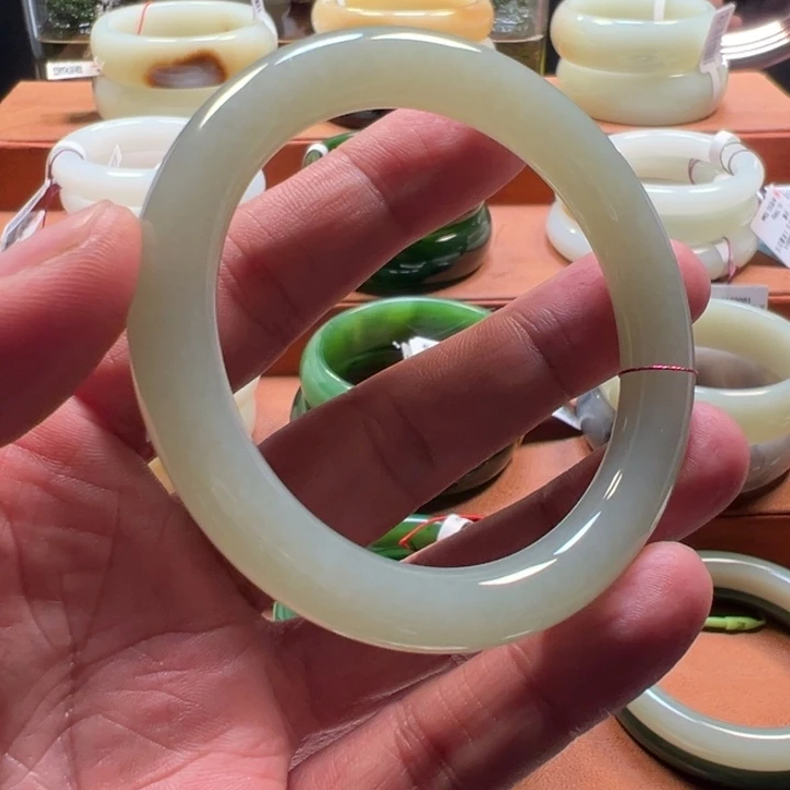 和田玉（糖玉）未镶嵌手镯