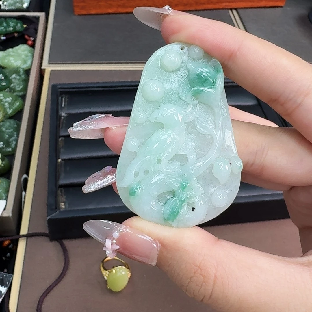 翡翠未镶嵌颈饰一路有你