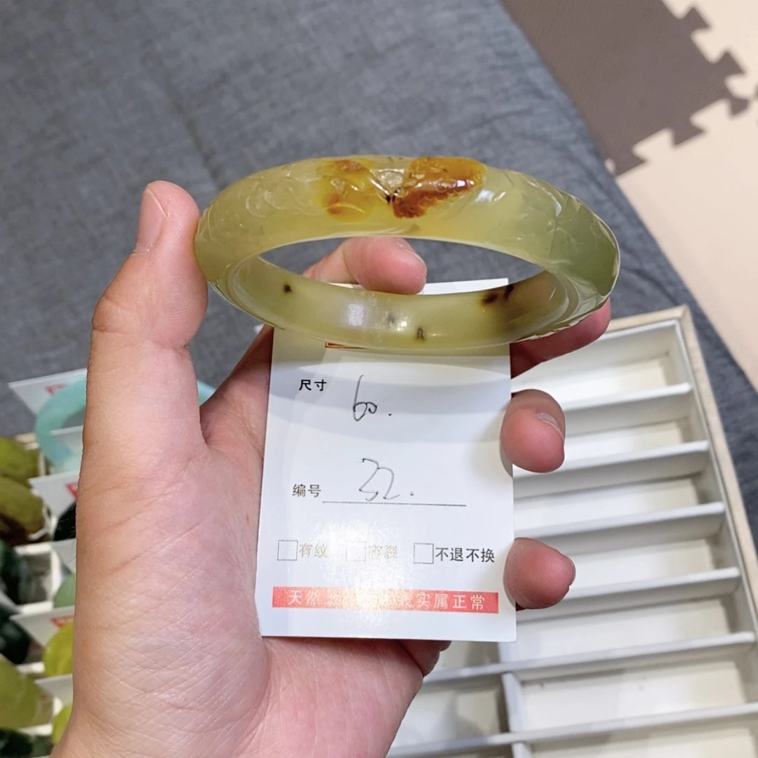 蛇纹石玉未镶嵌手镯