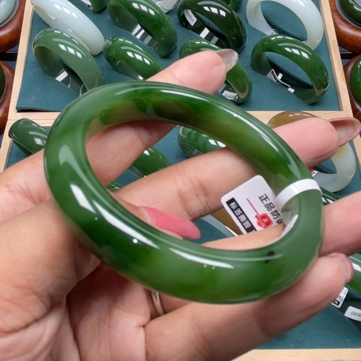 未镶嵌手镯和田玉（碧玉）