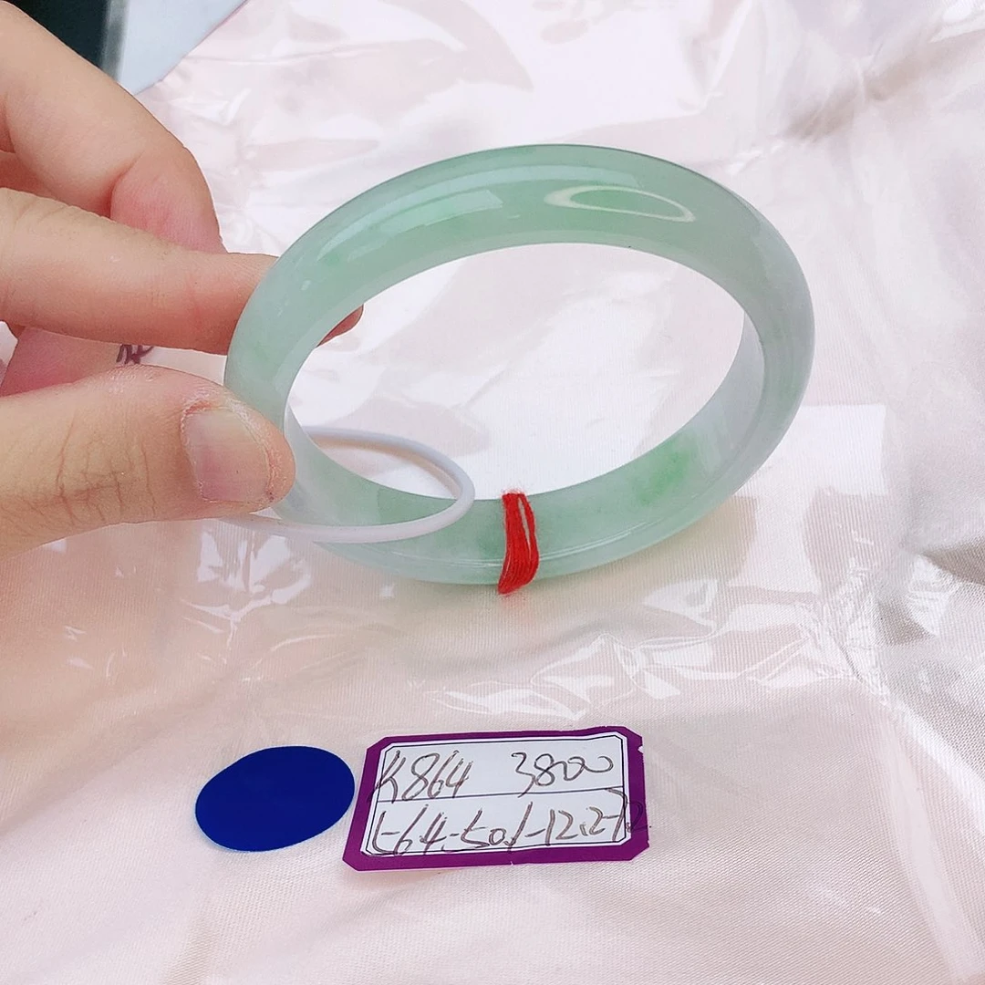 翡翠手镯未镶嵌翡翠