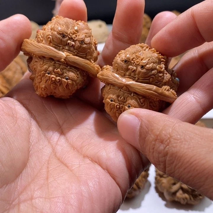 乐***哥把件文玩核桃纯手工雕刻文玩核桃