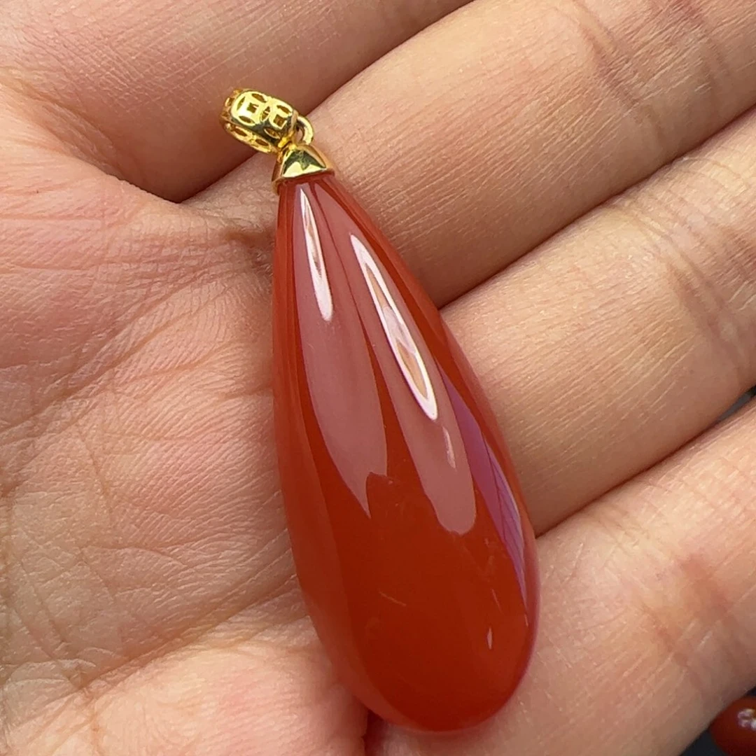 18K金镶嵌吊坠南红玛瑙