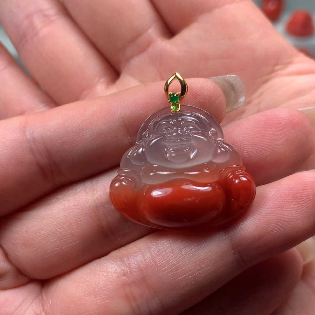 18K金镶嵌吊坠南红玛瑙