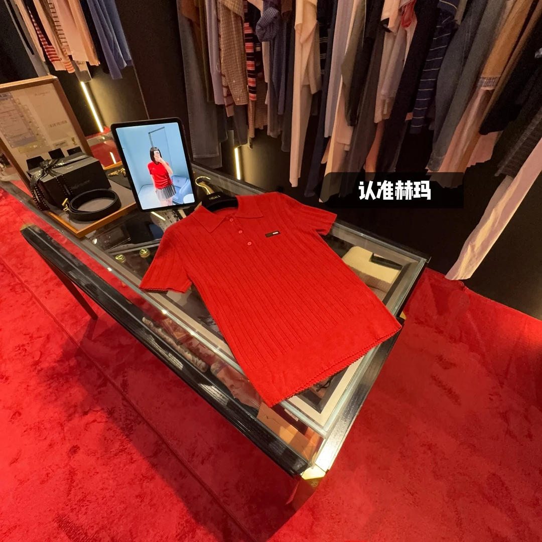 认准赫玛 SS25M 新春红polo领短袖针织衫#徽标章仔#1332上新