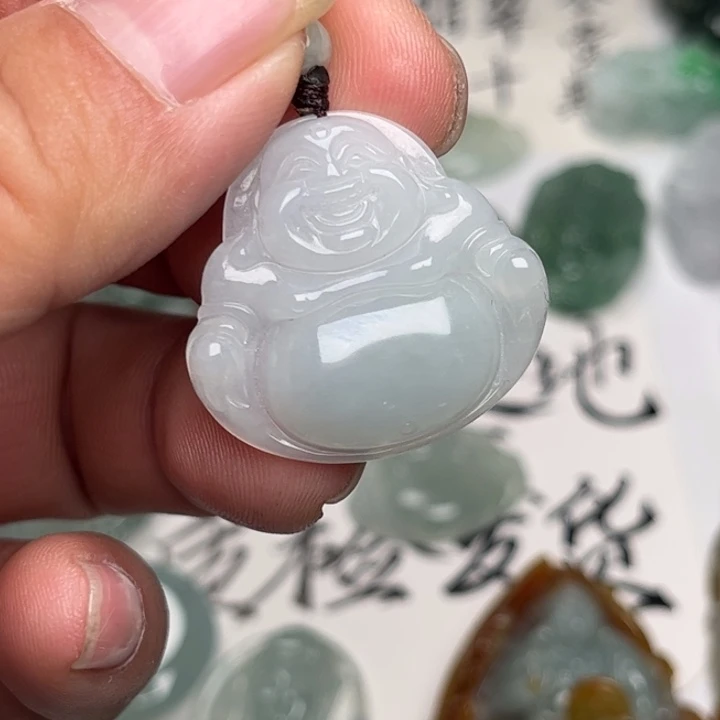 翡翠未镶嵌颈饰佛