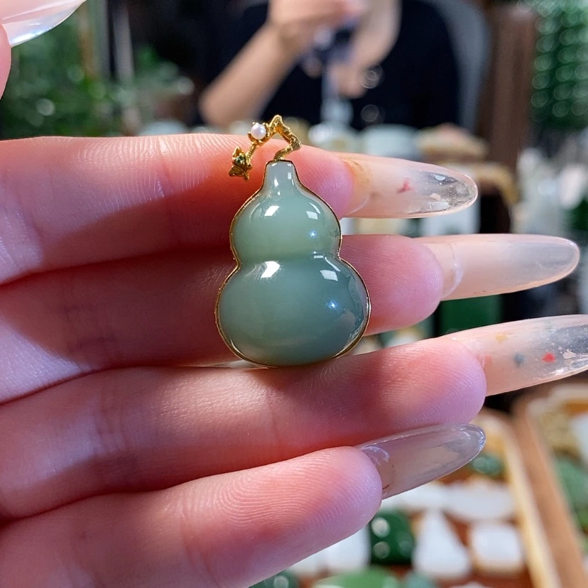 【闪购商品】和田玉18K金镶嵌吊坠(赠链)