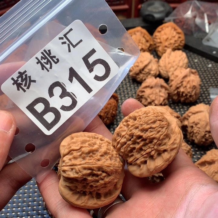 文玩核桃吊坠马老四