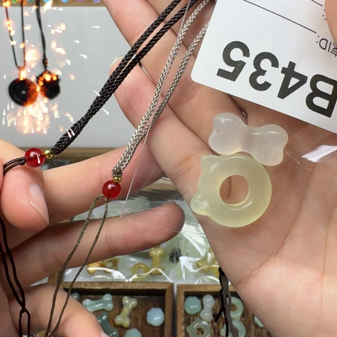 蛇纹石玉吊坠 随机发一单未镶嵌糕****.